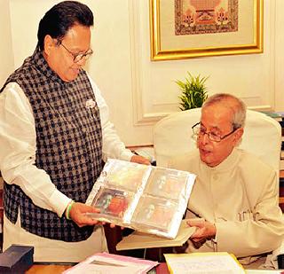 The desire to visit President Pranab Mukherjee's 'inspiration site' | राष्ट्रपती प्रणव मुखर्जी यांची ‘प्रेरणा स्थळा’ला भेट देण्याची इच्छा The desire to visit President Pranab Mukherjee's 'inspiration site' | राष्ट्रपती प्रणव मुखर्जी यांची ‘प्रेरणा स्थळा’ला भेट देण्याची इच्छा