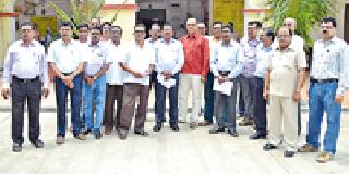 Immediately remove encroach on BSNL space | बीएसएनएलच्या जागेवरील अतिक्रमण त्वरित हटवा Immediately remove encroach on BSNL space | बीएसएनएलच्या जागेवरील अतिक्रमण त्वरित हटवा