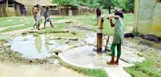 The instructions of BDO are not acceptable to the Gramsevak | बीडीओच्या निर्देशाला ग्रामसेवकाकडून वाटाण्याच्या अक्षता The instructions of BDO are not acceptable to the Gramsevak | बीडीओच्या निर्देशाला ग्रामसेवकाकडून वाटाण्याच्या अक्षता