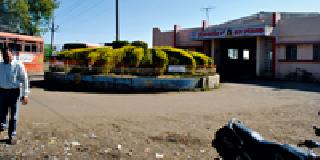 Who will solve the public problem? | सार्वजनिक समस्या सोडविणार कोण?