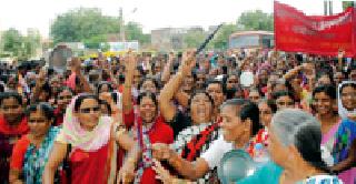 Anganwadi tari chi thaliyanad ... | अंगणवाडी तार्इंचा थाळीनाद ...