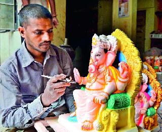 Preparations for the festival of Ganeshotsav in September have started, and the sculptor has been busy with the work of making Ganesh idol. | सप्टेंबर महिन्यात होणाऱ्या गणेशोत्सवाची तयारी सुरू झाली असून, मूर्तिकार गणेशमूर्ती तयार करण्याच्या कामात व्यस्त झाले आहेत.
