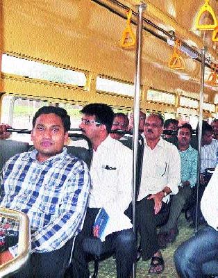 'Smart City' goes to Delhi | ‘स्मार्ट सिटी’ची बस निघाली दिल्लीला...