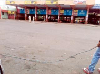 Bomb rumors shocked at bus station | बसस्थानकावर बॉम्बच्या अफवेने धडकी