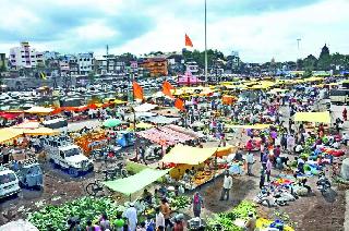 Weekly closes the market | बुधवारचा आठवडे बाजार बंद