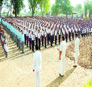 Tribute to Kalam on collective labor | सामुहिक श्रमदानाने कलाम यांना श्रद्धांजली Tribute to Kalam on collective labor | सामुहिक श्रमदानाने कलाम यांना श्रद्धांजली