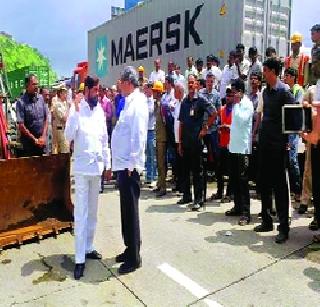 Will speed up the security of the expressway - Shinde | एक्स्प्रेस-वेच्या सुरक्षेचे काम त्वरित करणार - शिंदे Will speed up the security of the expressway - Shinde | एक्स्प्रेस-वेच्या सुरक्षेचे काम त्वरित करणार - शिंदे