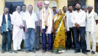 Tantakukta committee ke lover lamayugula marriage | तंटामुक्त समितीने लावला प्रेमीयुगुलाचा विवाह