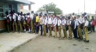 Student crowd for passes | पासेससाठी विद्यार्थ्यांची गर्दी
