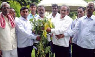 Farmers and agronomists face-to-face | शेतकरी व कृषिशास्त्रज्ञ आमने-सामने