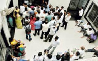 The crowd for birth certificates | जन्म दाखल्यासाठी गर्दी