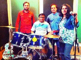 Five hours were set in friendship! | पाच तासांत तयार झाले मैत्रीगीत! Five hours were set in friendship! | पाच तासांत तयार झाले मैत्रीगीत!