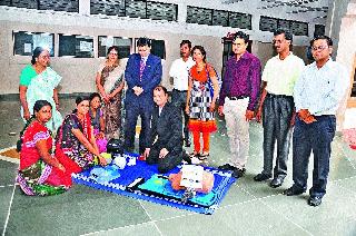 The healthcare provider will also provide CPR | आरोग्यसेविकाही देणार सीपीआर The healthcare provider will also provide CPR | आरोग्यसेविकाही देणार सीपीआर