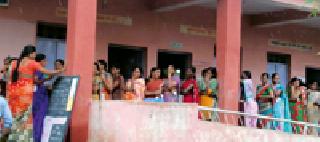 Polling is peaceful except for the exceptions | अपवाद वगळता मतदान शांततेत