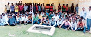 Initially, trainee holders started hunger strike | अहेरीत ट्रॅक्टरधारकांचे बेमुदत उपोषण सुरू