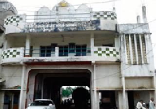 In the election color of the market committee | बाजार समितीची निवडणूक रंगात