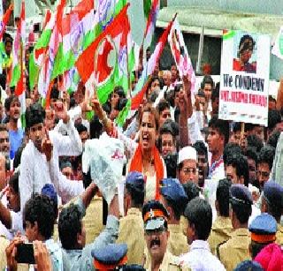 In Bandra, Congress-BJP combine | वांद्रे येथे काँग्रेस-भाजपामध्ये जुंपली In Bandra, Congress-BJP combine | वांद्रे येथे काँग्रेस-भाजपामध्ये जुंपली