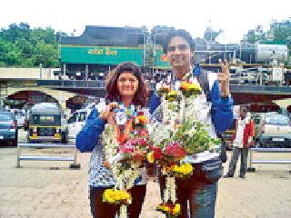 Silver and bronze medals won at the Special Olympics | स्पेशल आॅलिम्पिकमध्ये जिंकले रजत आणि कांस्यपदक Silver and bronze medals won at the Special Olympics | स्पेशल आॅलिम्पिकमध्ये जिंकले रजत आणि कांस्यपदक