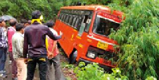 ST bus accident in Melghat avoided | मेळघाटात एसटी बसचा अपघात टळला