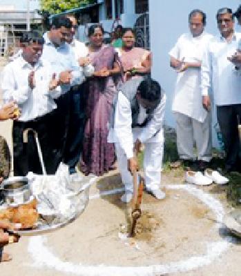 Guardian leader's lead in funding | निधी खर्चात पालकमंत्र्यांची आघाडी