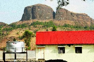 Water supply for Trimbakeshwar Axis directly by pipelines | त्र्यंबकेश्वर आखाड्यांसाठी थेट पाइपलाइनने पाणीपुरवठा