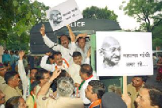 NCP posters poster of 'Nathuram' | राष्ट्रवादीने फाडले ‘नाथूराम’चे पोस्टर