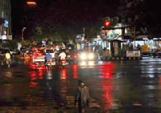 Strongly bury | जोरदार बरसला