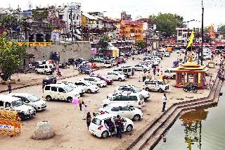 Parking at seven places a year | वर्षभरासाठी सात ठिकाणी वाहनतळ Parking at seven places a year | वर्षभरासाठी सात ठिकाणी वाहनतळ