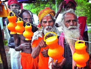 Plastic Shampoo for sale | प्लॅस्टिक कमंडलू विक्रीसाठी दाखल