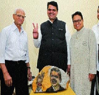 Fadanvis pictured on the stone! | पाषाणावर साकारले फडणवीसांचे चित्र! Fadanvis pictured on the stone! | पाषाणावर साकारले फडणवीसांचे चित्र!