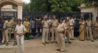 The Congress came to power but formed a grouping | काँग्रेसची सत्ता गेली पण गटबाजी कायम The Congress came to power but formed a grouping | काँग्रेसची सत्ता गेली पण गटबाजी कायम