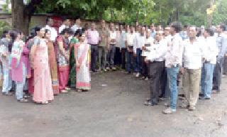 Fight for the facility of state employees center | राज्य कर्मचाऱ्यांचा केंद्राच्या सुविधेसाठी लढा