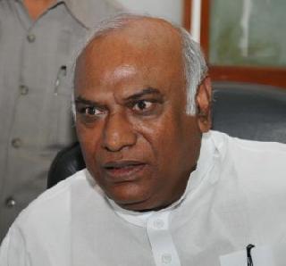 Why Lalit Modi did help in the Rs 460-crore scam - Congress's attack on BJP | ४६० कोटींच्या घोटाळ्यातील आरोपी ललित मोदीना का मदत केली - काँग्रेसचा भाजपावर हल्लाबोल