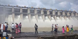 Worth Wardha Reservoir Again 'Overflow' | ऊर्ध्व वर्धा जलाशय पुन्हा ‘ओव्हरफ्लो’