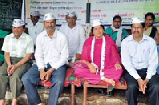 Fasting in front of AAP's district office | ‘आप’चे जिल्हा कचेरीसमोर उपोषण