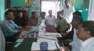 BJP activists strike at veterinary hospital | भाजप कार्यकर्त्यांची पशुवैद्यकीय दवाखान्यावर धडक BJP activists strike at veterinary hospital | भाजप कार्यकर्त्यांची पशुवैद्यकीय दवाखान्यावर धडक