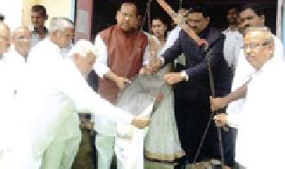 The government should pay the sowing to the crops | पेरणी ते कापणीचा खर्च शासनाने द्यावा