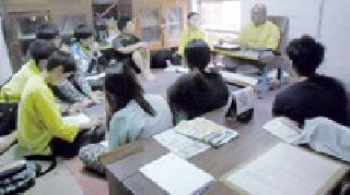 Seven students of Korea stay in Sevagram Ashram | कोरियाच्या सात विद्यार्थ्यांचा सेवाग्राम आश्रमात मुक्काम