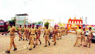 Do not overreize the police | पोलिसांनो अतिरेक करू नका