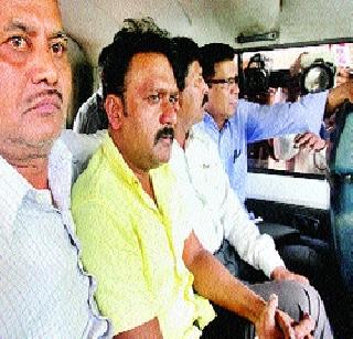 Ramesh Kadam to stay away from traveling! | अटक टाळण्यासाठी रमेश कदमचे भारतभ्रमण !