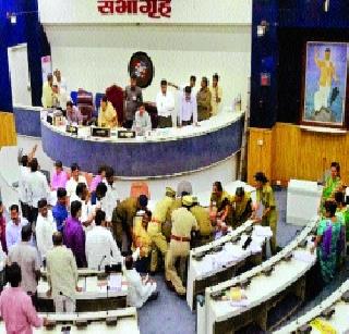 Congress's Rada in KDMC on anti-opposition | विरोधीपक्षनेतेपदावरून केडीएमसीत काँग्रेसचा राडा Congress's Rada in KDMC on anti-opposition | विरोधीपक्षनेतेपदावरून केडीएमसीत काँग्रेसचा राडा