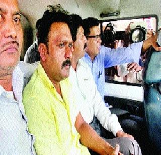 Stepping should be stepped up | कदमची कोठडी वाढवून हवी Stepping should be stepped up | कदमची कोठडी वाढवून हवी