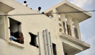 Sonal colony's rules were laid out | सोनल कॉलनीतील नियमबाह्य बांधकाम पाडले Sonal colony's rules were laid out | सोनल कॉलनीतील नियमबाह्य बांधकाम पाडले