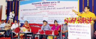 Resolve the question of general public | सर्वसामान्यांचे प्रश्न प्राधान्याने सोडवा