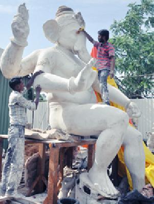 Pottery soil in the business crisis | कुंभारांचा माती व्यवसाय संकटात