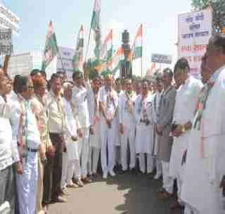 Congress busted 'expose' movement! | काँग्रेसने केले ‘पर्दाफाश’ आंदोलन! Congress busted 'expose' movement! | काँग्रेसने केले ‘पर्दाफाश’ आंदोलन!