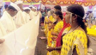 14 Couples are in a marriage bond | १४ जोडपी विवाह बंधनात