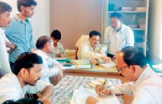 Take action on 'white' video | पांढरीच्या ‘व्हिडिओ’वर कारवाई करा