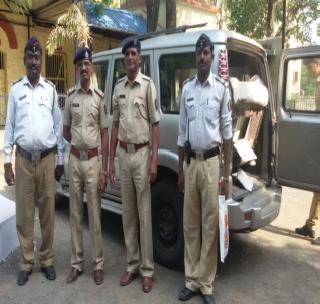 61 lakh cash seized from Scorpio | स्कॉर्पिओमधून ६१ लाखाची रोकड जप्त 61 lakh cash seized from Scorpio | स्कॉर्पिओमधून ६१ लाखाची रोकड जप्त