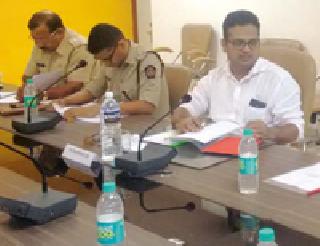 Take immediate steps to ease traffic in the city | शहरातील वाहतूक सुरळीत होण्यासाठी तत्काळ उपाययोजना करा